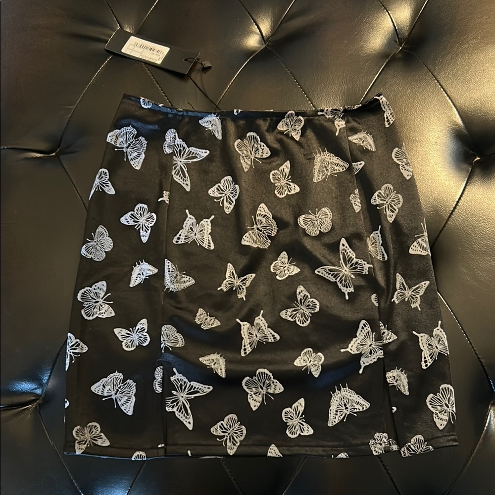 NWT Motel Zaid Mini Skirt in Black Butterfly Flock sz XS - Picture 5 of 10